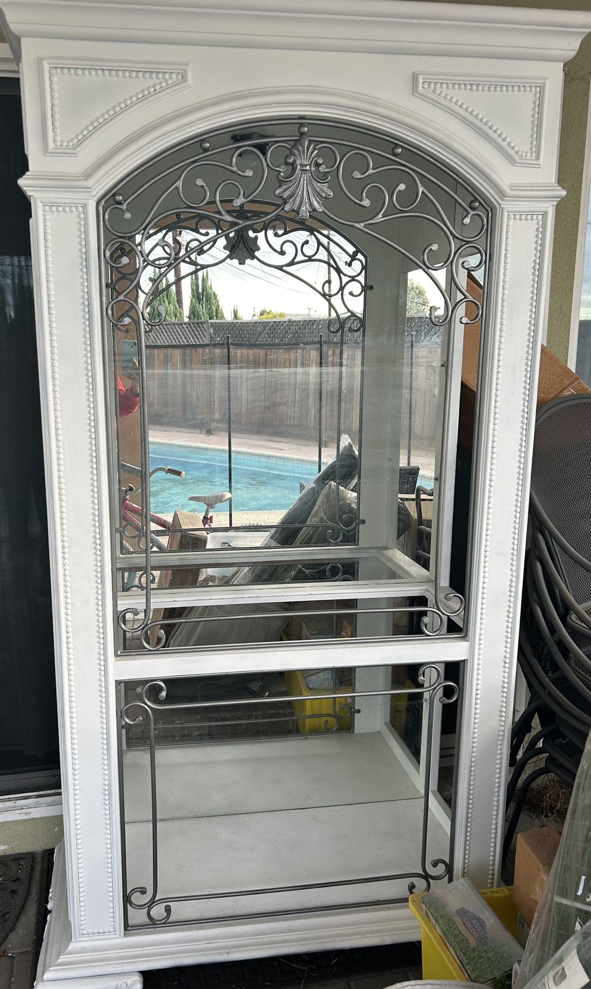 White Hutch With 4 Glass Shelves