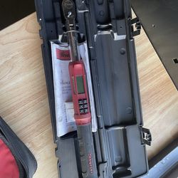 Snap-on torque wrench, model ATECH2F100RB