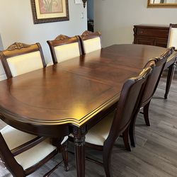 8 Chair Dinning Table