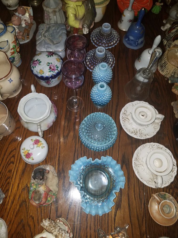 Tons of vintage collectibles and knick nacks