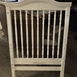 Like New Classic Baby Crib