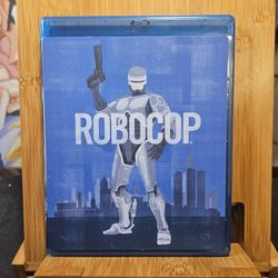 Robocop Blu-ray With MGM Art Card Cover.