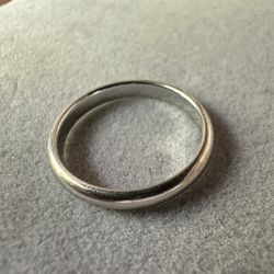 14k White Gold Solid Band Ring Gold 2.28 Grams Marked Classic Elegant Ring