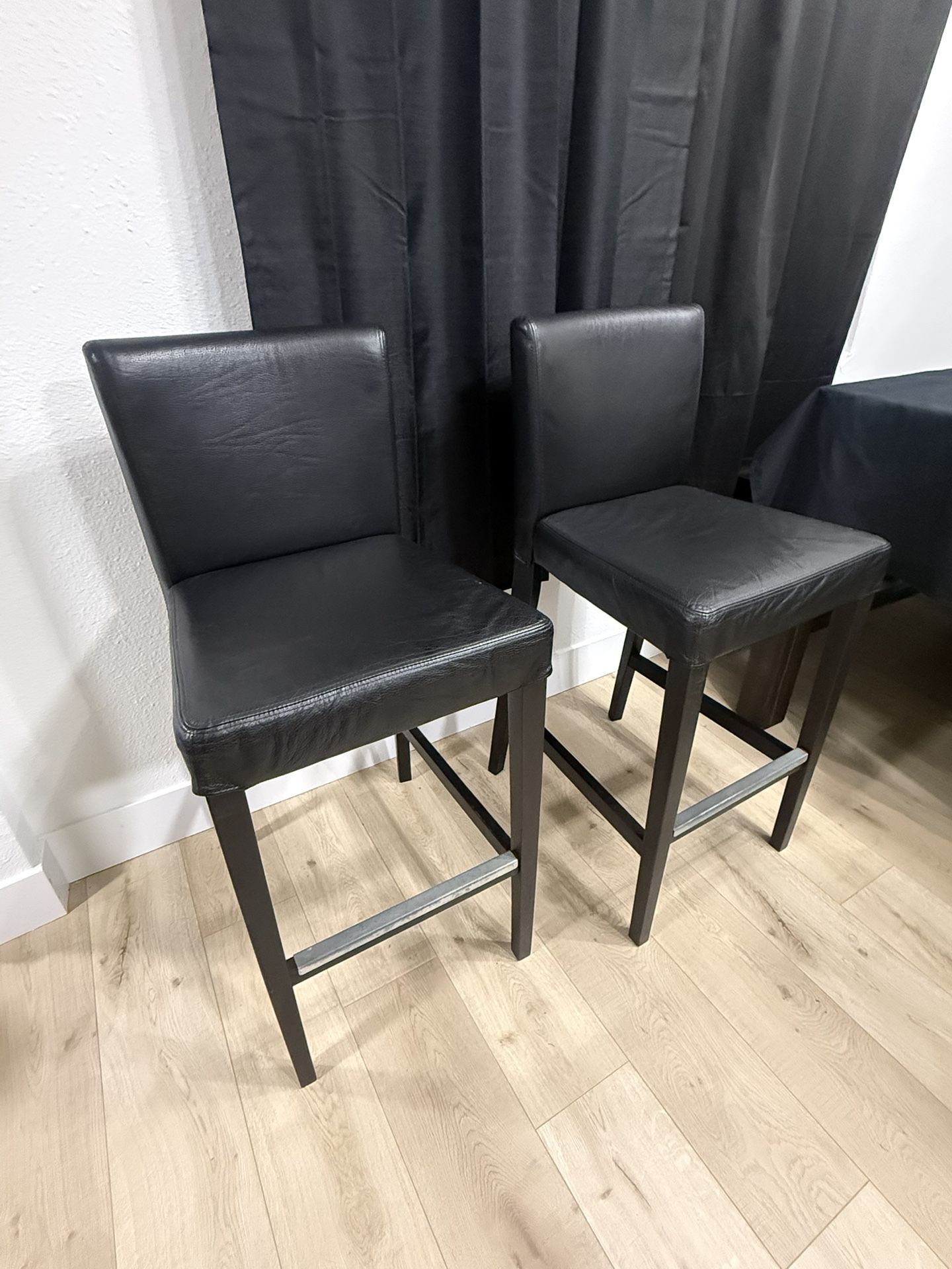 2 Bar Stools 