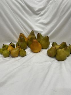 Total Of 22 Decorative Fruit Pears Small,medium,large 