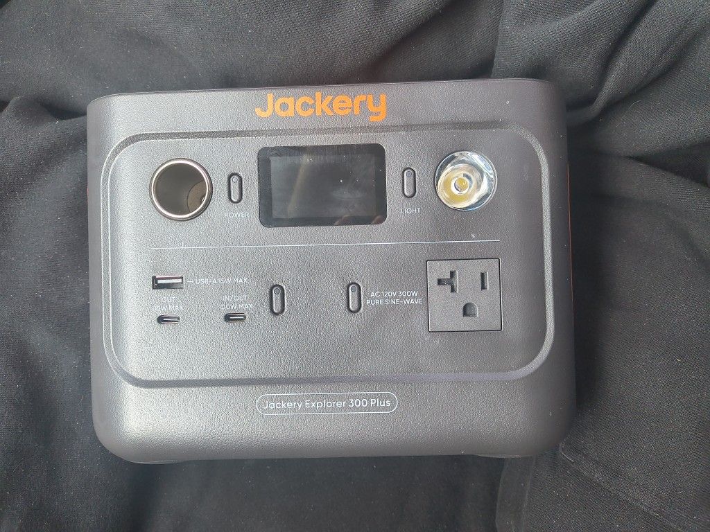 Jackery Explorer 300 Plus