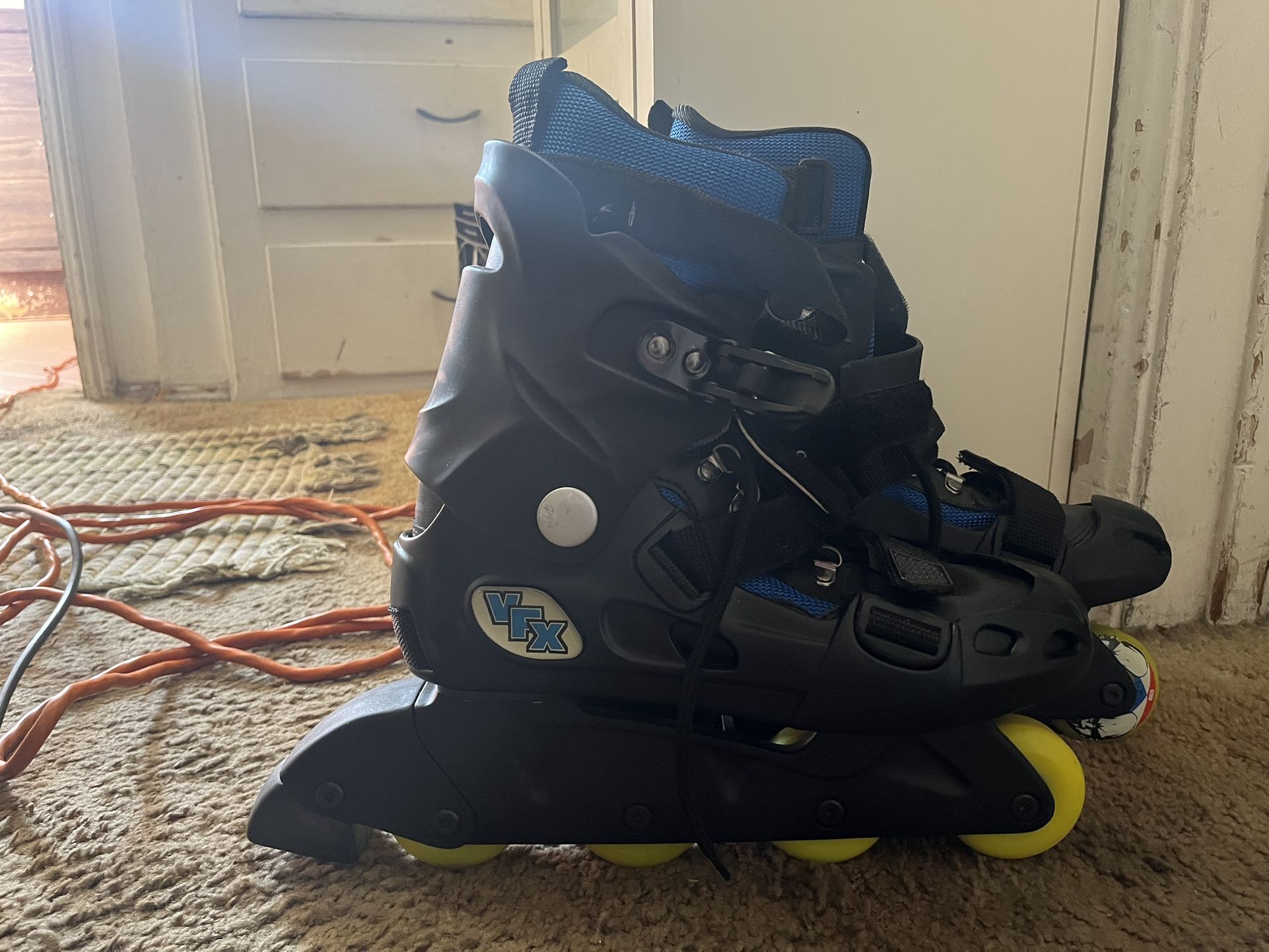 Bullseye VFX575 in line rollerblades skates With Knee Pads