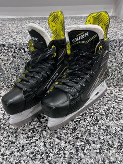 Bauer M30 Supreme Hockey Skates 4.5 D