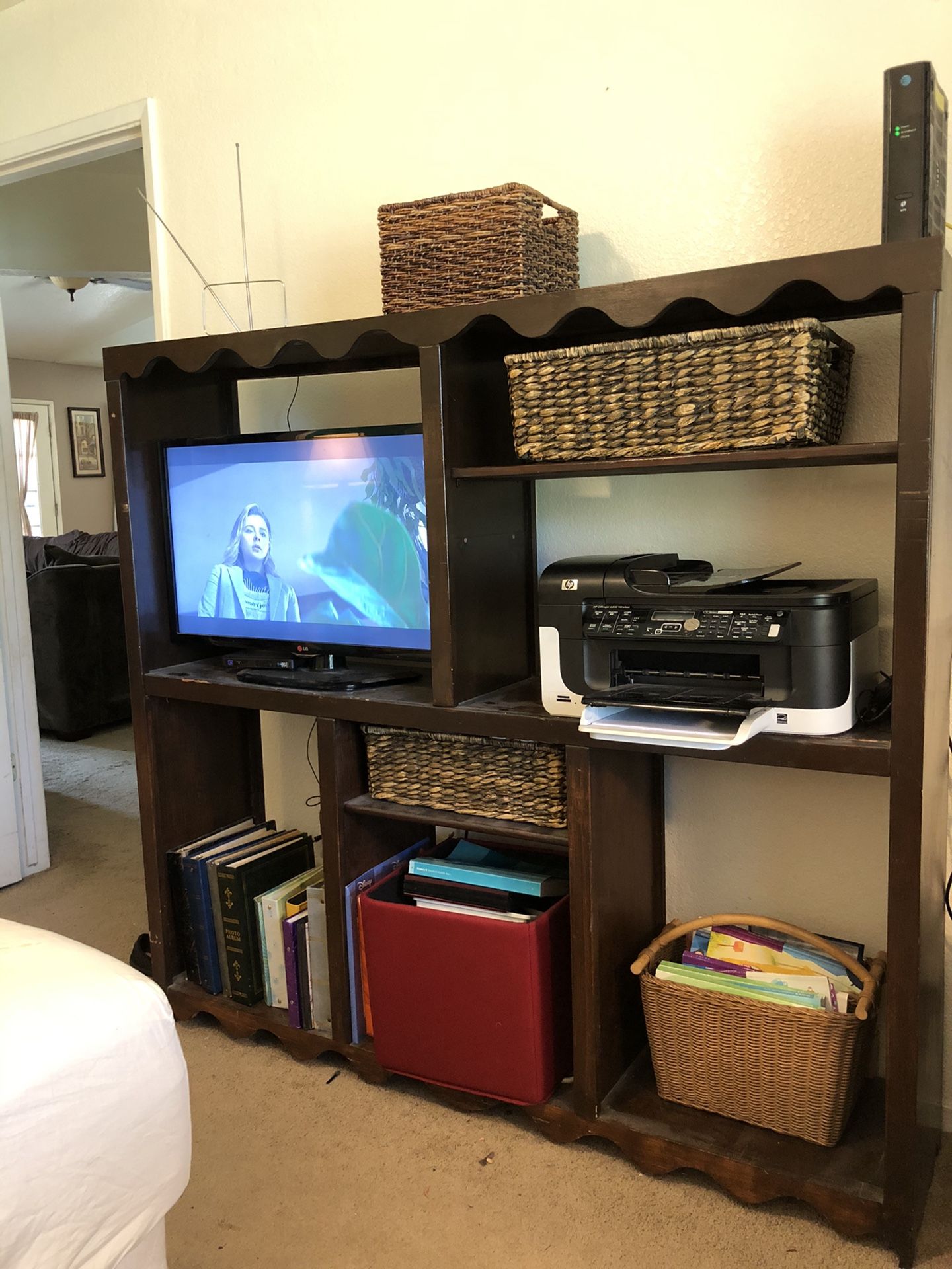 Nice solid oak wood cabinet/ entertainment center!