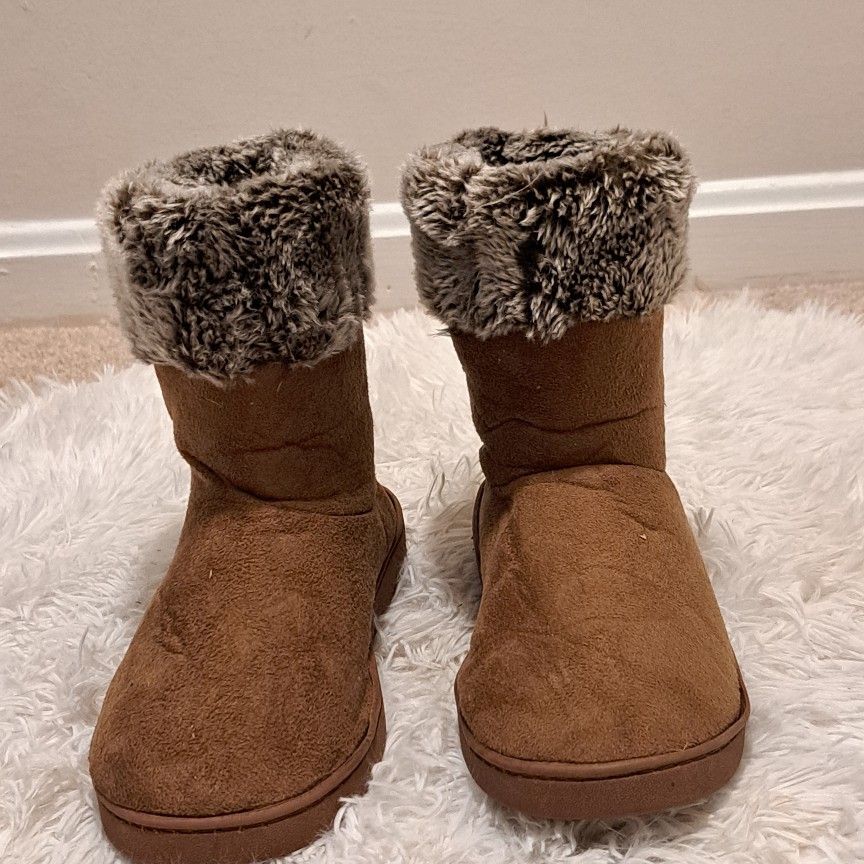 Womens Snow Boots  Size M/8