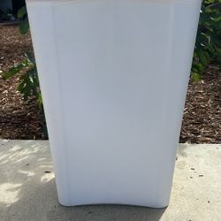 Big Plastic Trash Can - Like New 