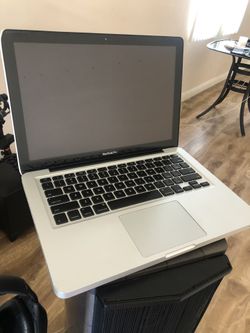 2010/2011 MacBook Pro 13 inch 2.4Ghz 4GB 500GB Hard Drive