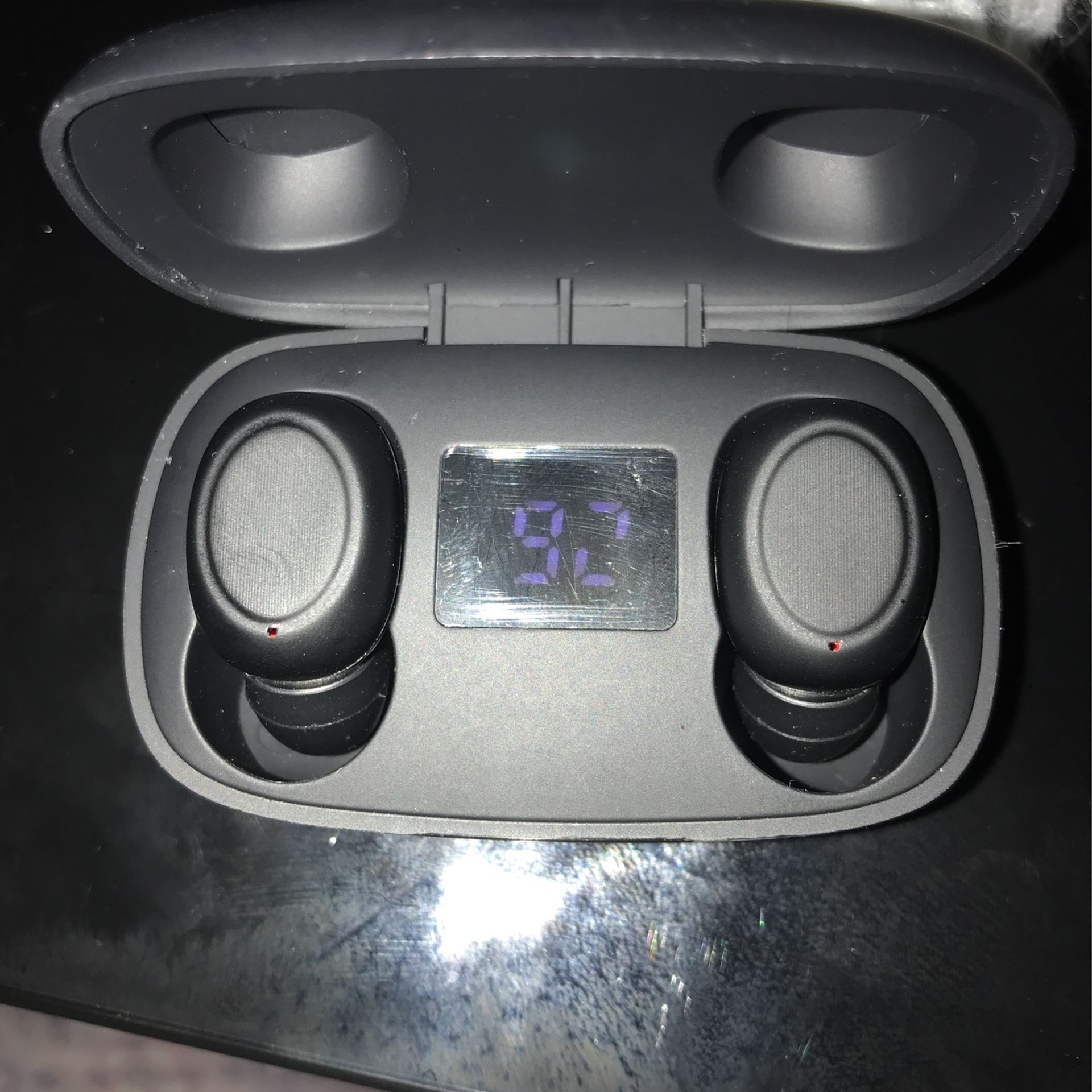 MERKURY Earbuds With Charger