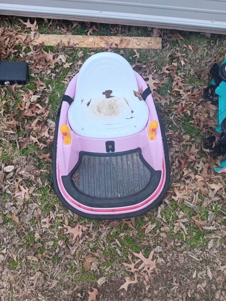 Little girls bumper car