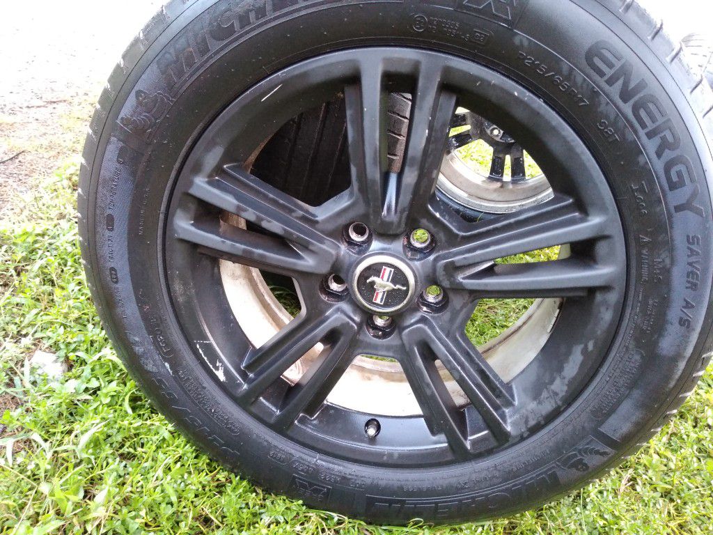 Set of Ford rims w/tires also fit 5 Lug Nissan