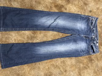 LIGHTLY worn Miss Me size 31 jeans