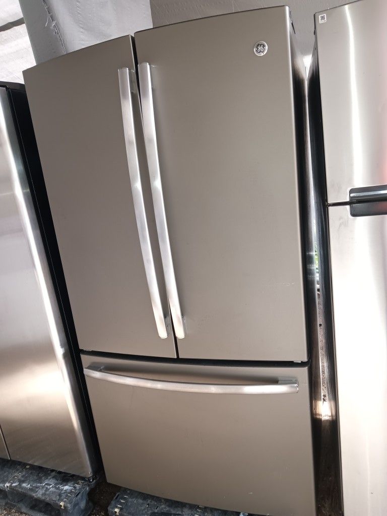 G/E Refrigerator French Door Everything Works Good 💯
