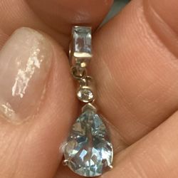 Beautiful Aquamarine Pendant With Small diamond in 14k White Gold