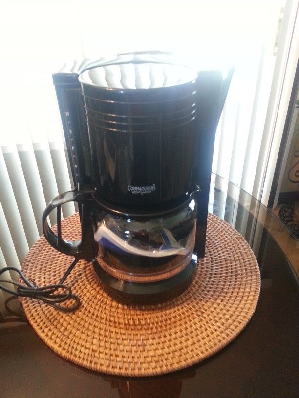 New Coffee Maker In Excellent Condition Serious Buyers And FIRM Offers Only I Don't Have The Box Also Mat Not Included Serious Buyers And FIRM Offers