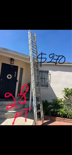 Excellent condition 28 feet and more size is available aluminum extension, Ladders