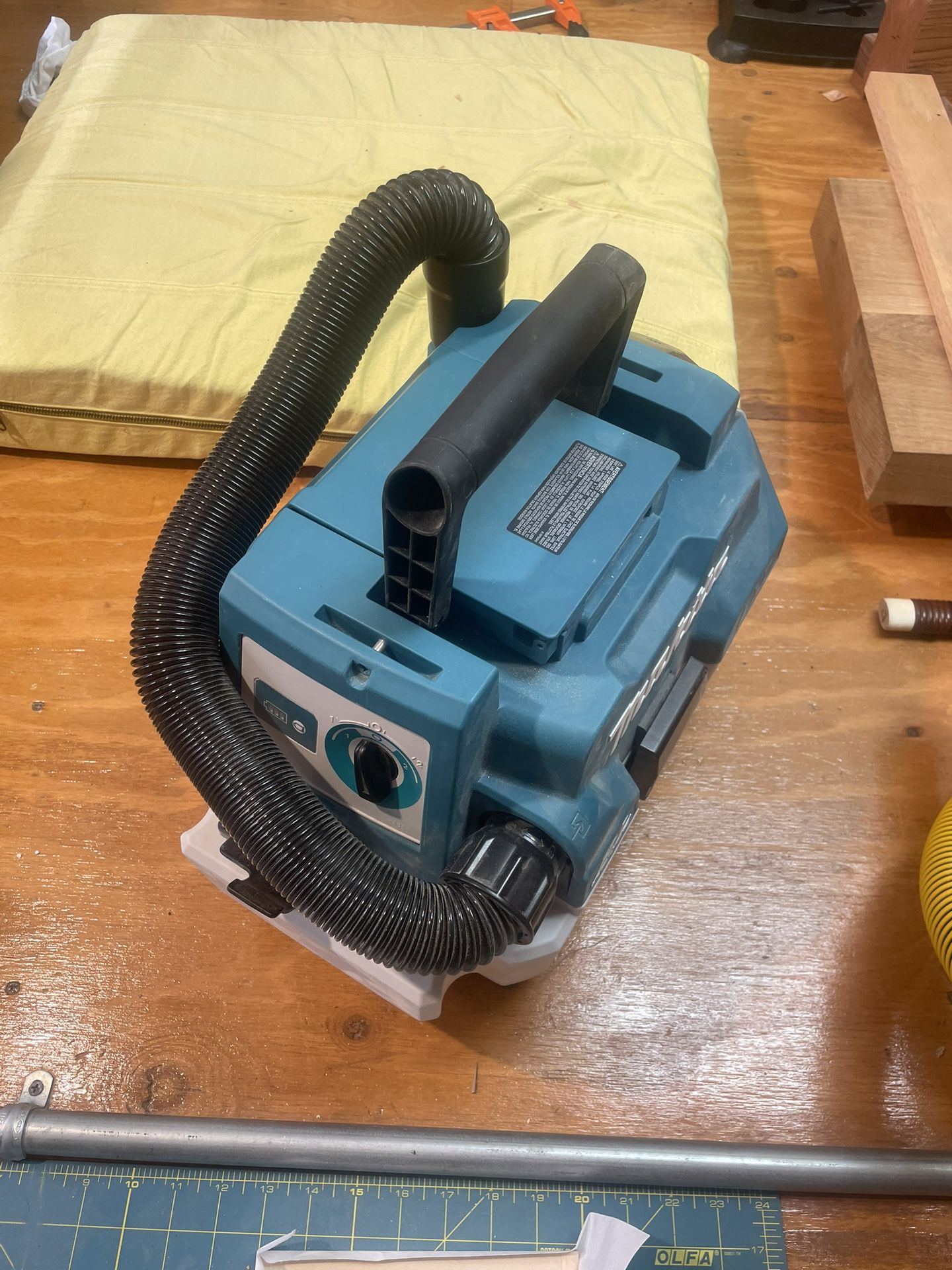 Makita Cordless Shop Vac/Vacuum/extractor