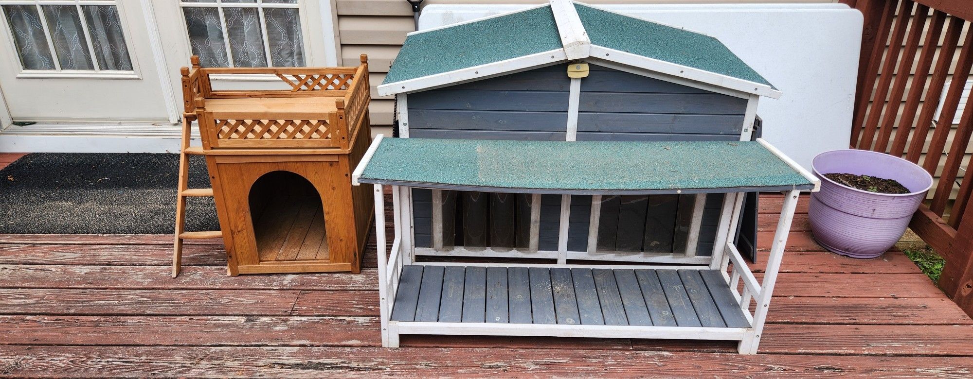 2 Dog Houses For Smaller Dog..blue One Has Built In Heat Inside 2 Doors Flooring And A Porch