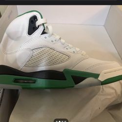 Women’s Jordan Lucky Green size 8