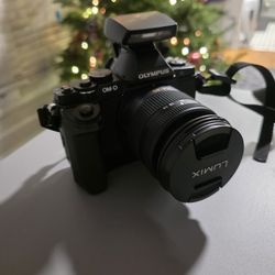 Olympus OM-D E-M 5 Camera