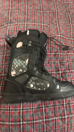 DC snowboarding shoes 8.5 women