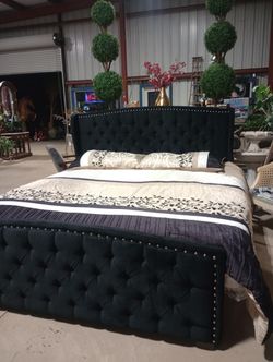 CA King And Queen Beds With Mattresses 