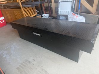 Truck tool box