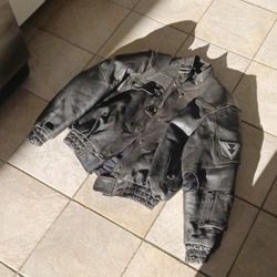 Men's leather ventech motorcycle jacket only used two times size large