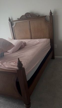 Queen size bed and dresser messing one nob