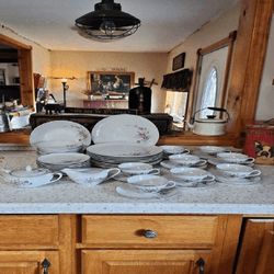 Old-School Dish Sets – Vintage Collectibles with Lasting Appeal debate several