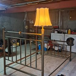 Antique Brass Full Bed Frame (Collapsable) w/lamp