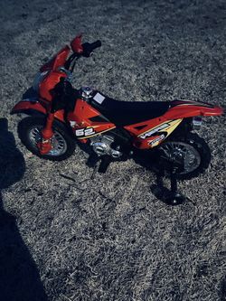 9v Electric Motorcycle - With Training Wheels . 