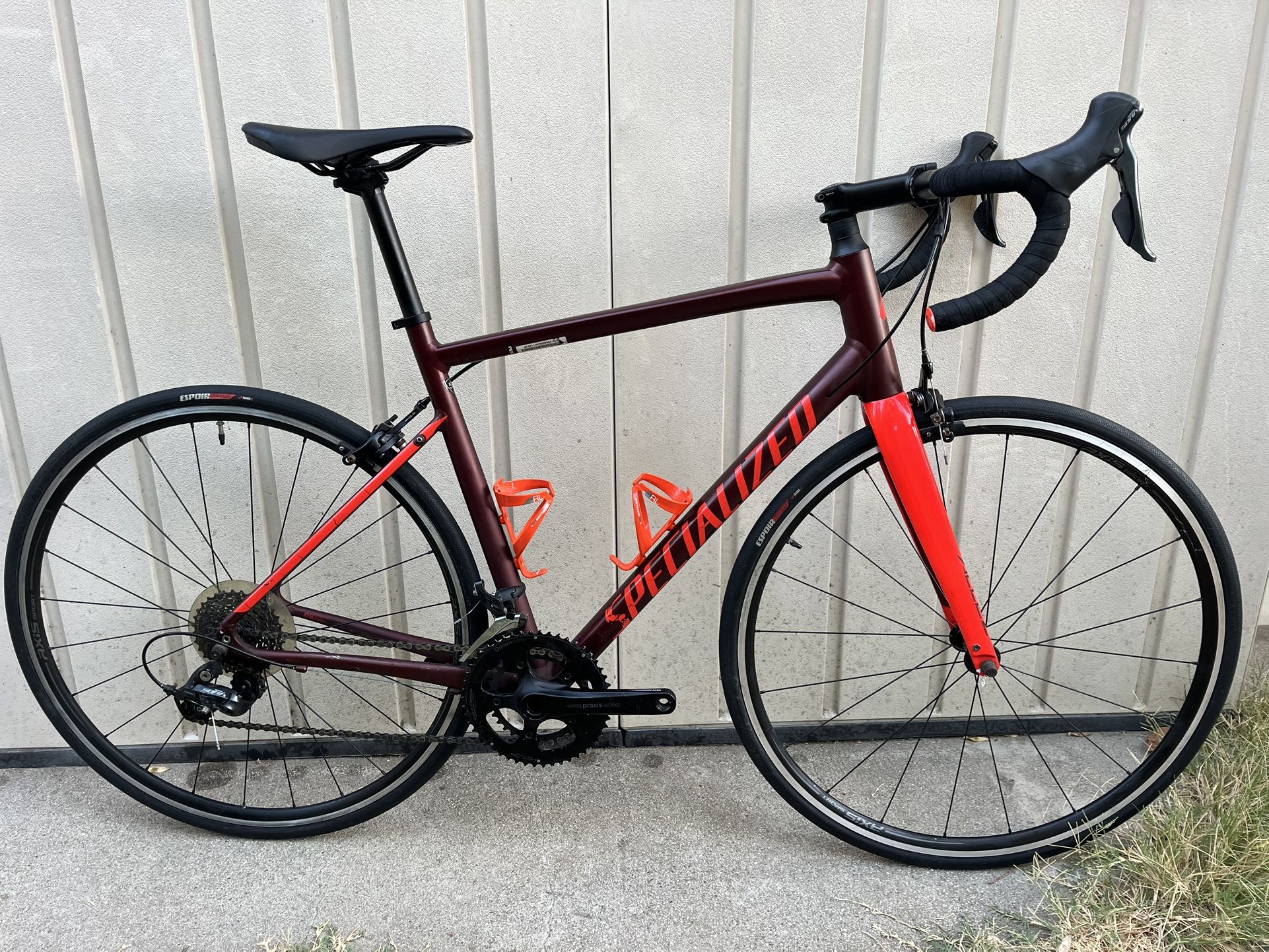 2020 Specialized Road Bike Large 56cm! Very Nice!