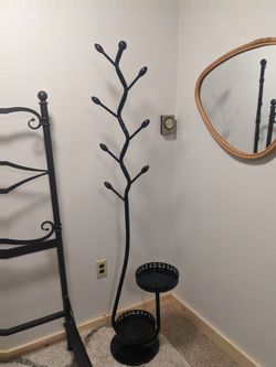 Black metal coat rack