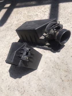2002 Ford Focus upper air filter housing