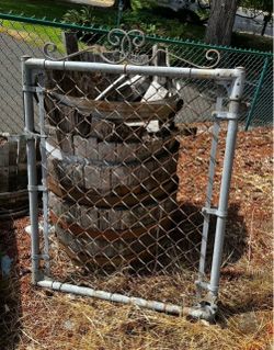 Rustic Shabby Chic Chain-Link Garden Gate - Decorative Ornamental Scrollwork Top