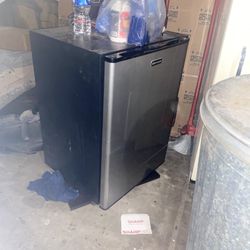 Emerson Mini fridge 