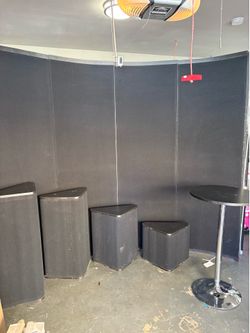 Curved tradeshow booth