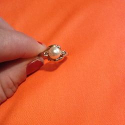 Woman's Ring / Pearl