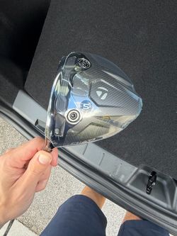 NEW QI4D driver left hand. Stiff flex shaft