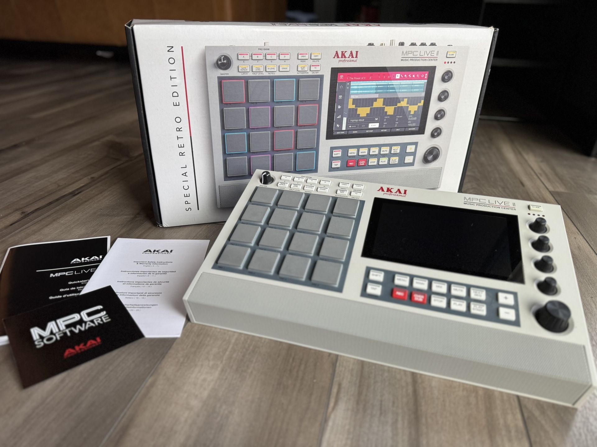 Akai MPC Live 2 | Retro Edition