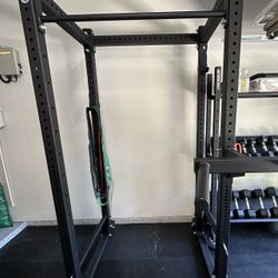 ROGUE Rack With ML Matador Dip Bar Attachment And Resistance Bands