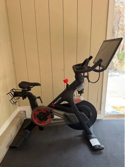 Peloton Bike - EXCELLENT condition