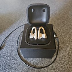 Powerbeats PRO WITH FAST CHARGER  with extra Earbuds White. Comes With Original Box.