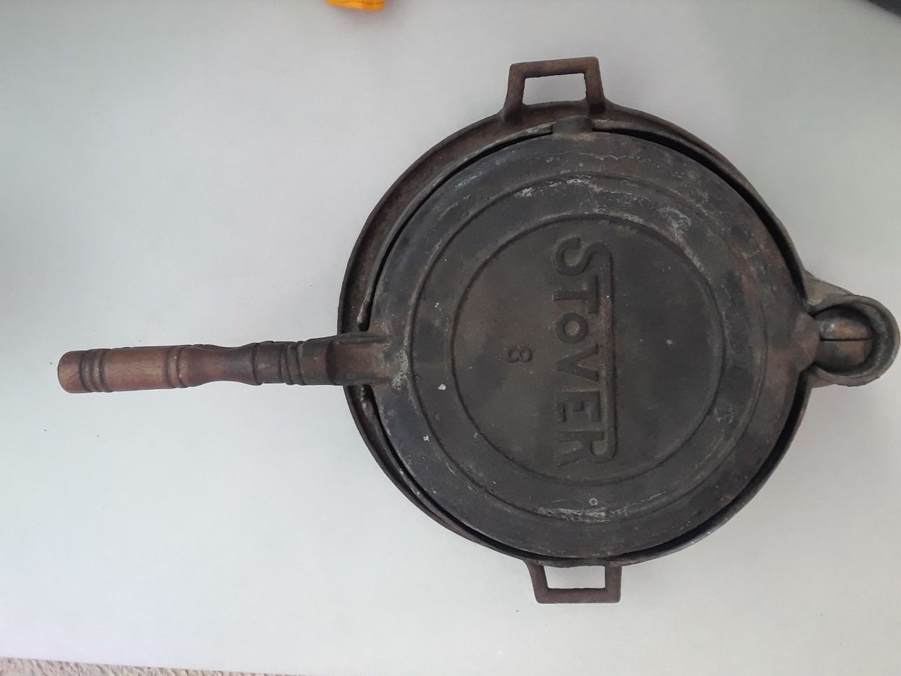 1930s-1940s Stover 8 waffle iron