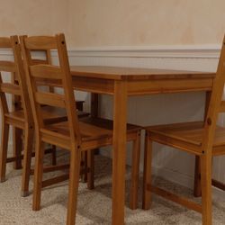 A Desk With 4 Chairs